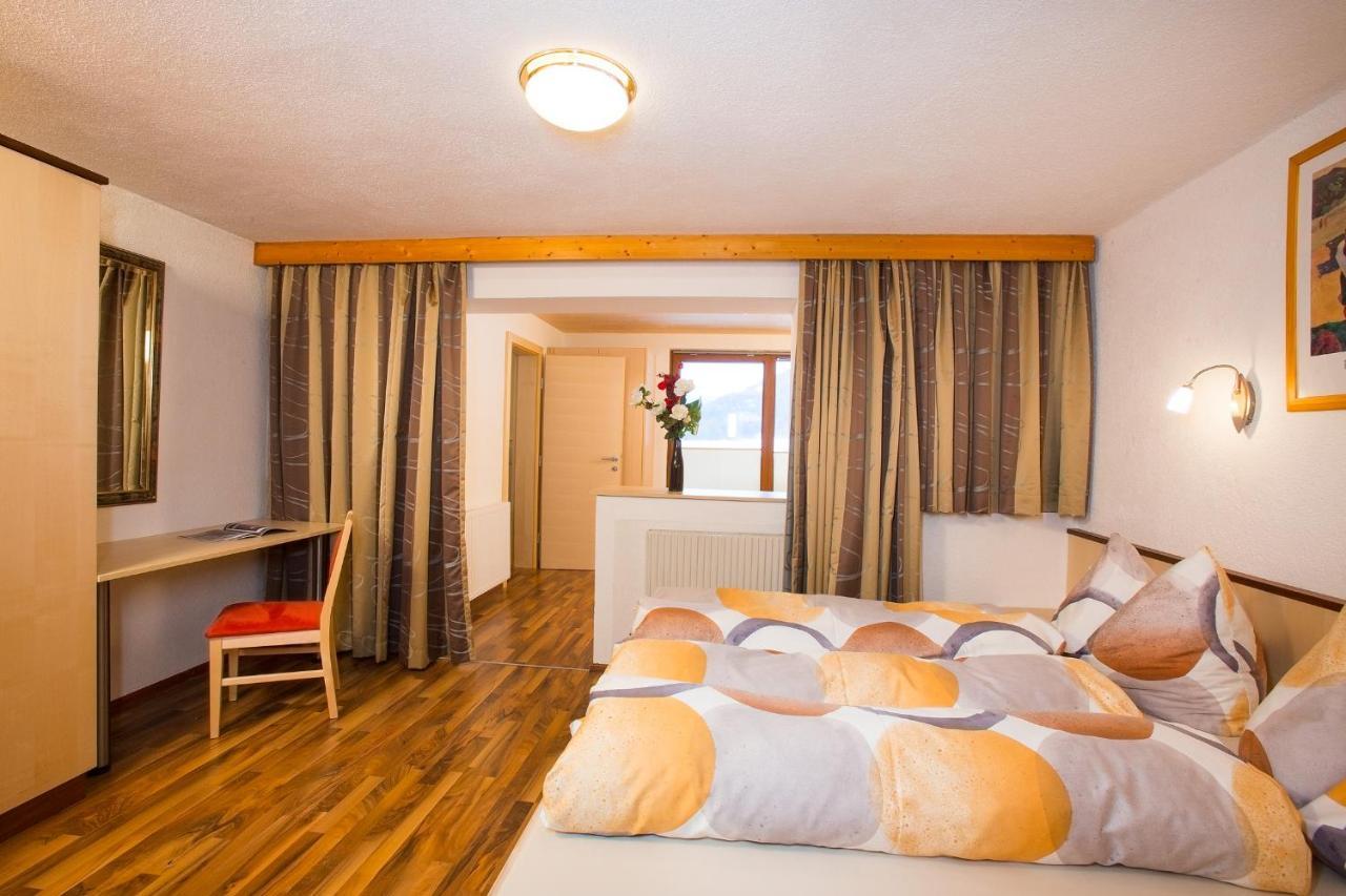Familienferienhaus Florentine Längenfeld Esterno foto